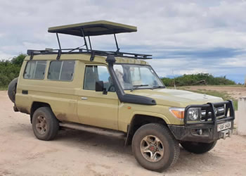 Land cruiser Hardtop - 5 seater with driver.